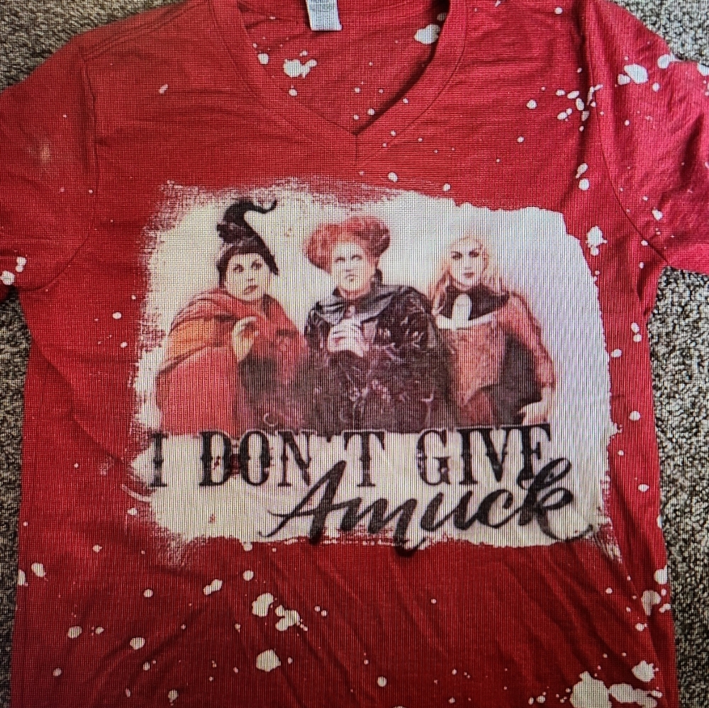 NEW > Hocus Pocus, bleached v-neck T-shirt